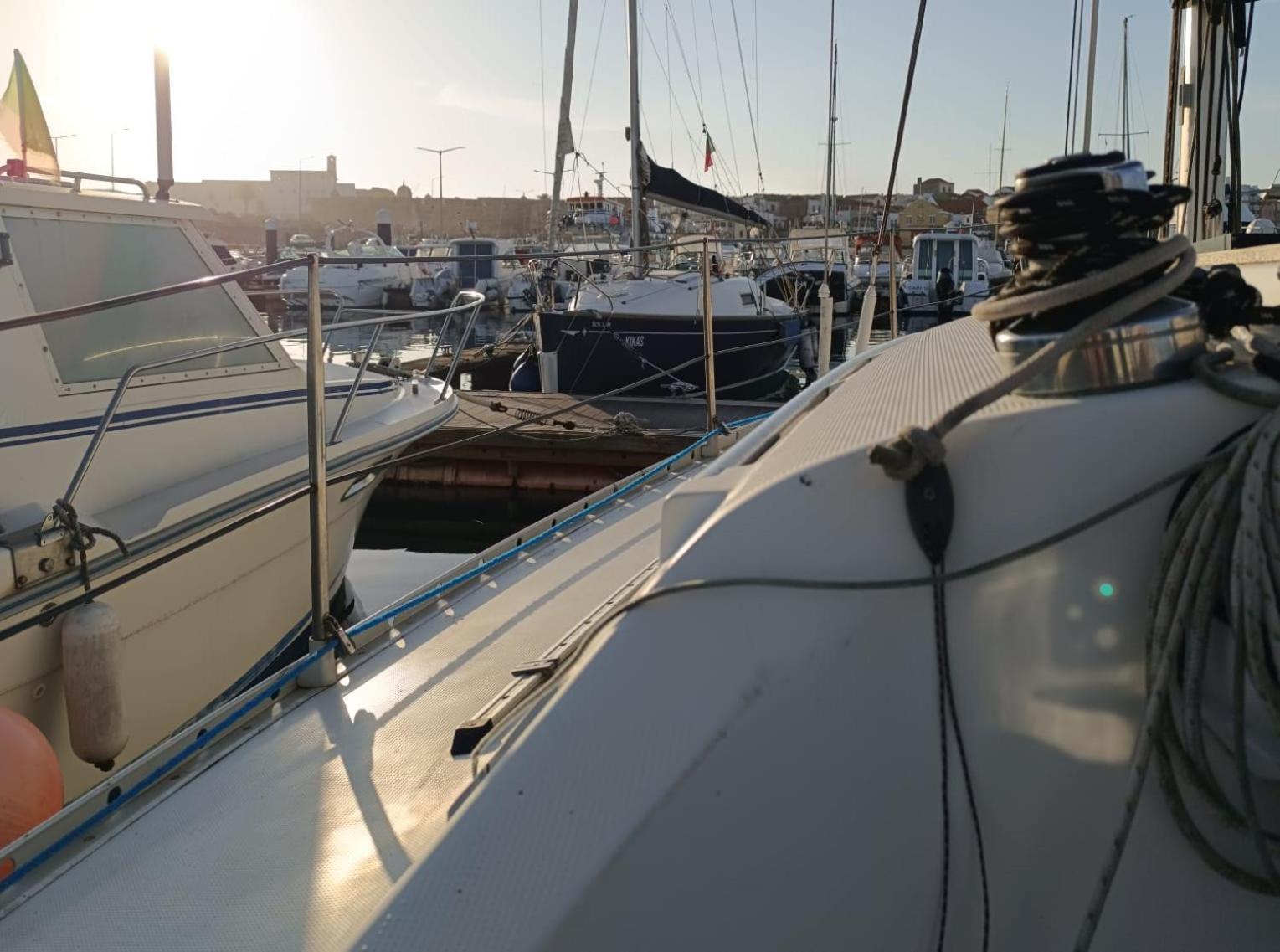 Barco A Vela Em Peniche - West Sailing Hotel Exterior photo